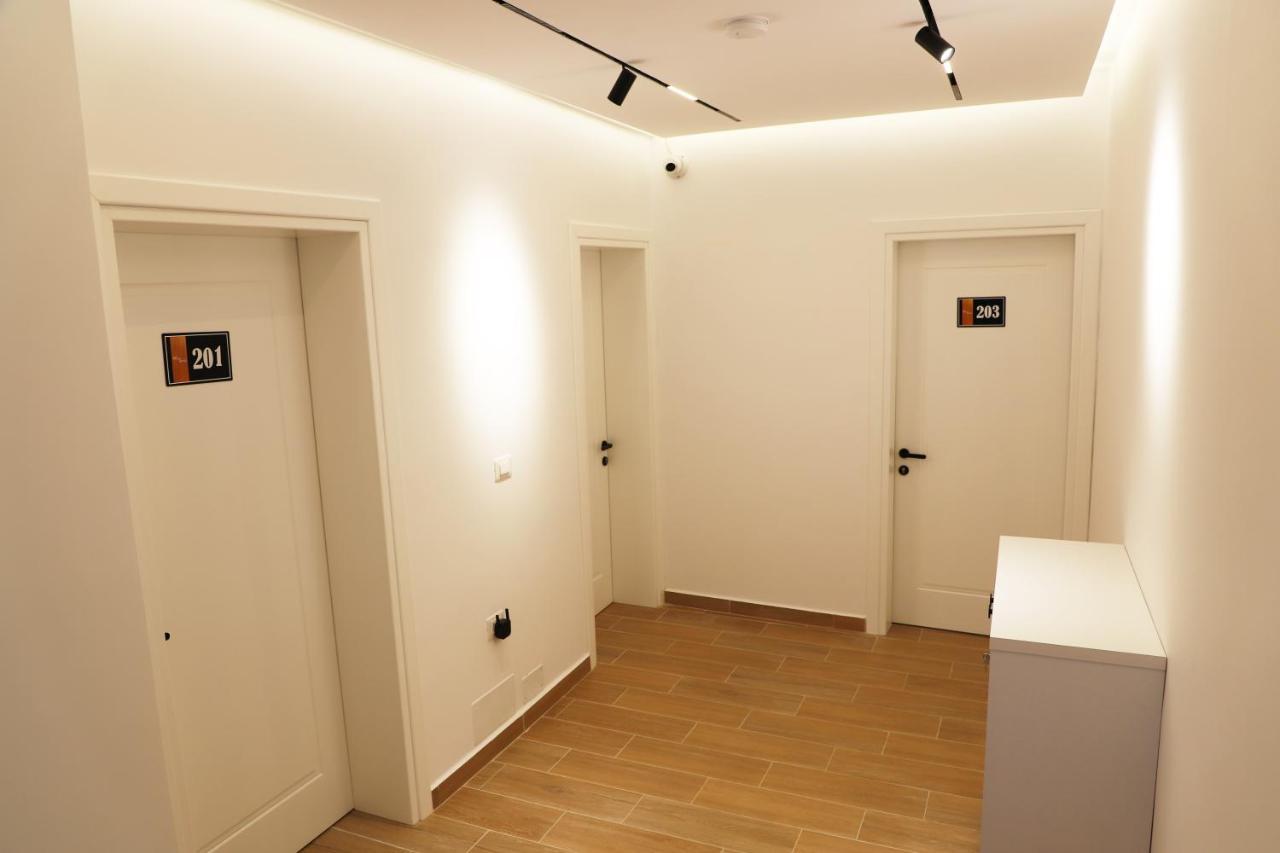 בראט Mili Hotel מראה חיצוני תמונה