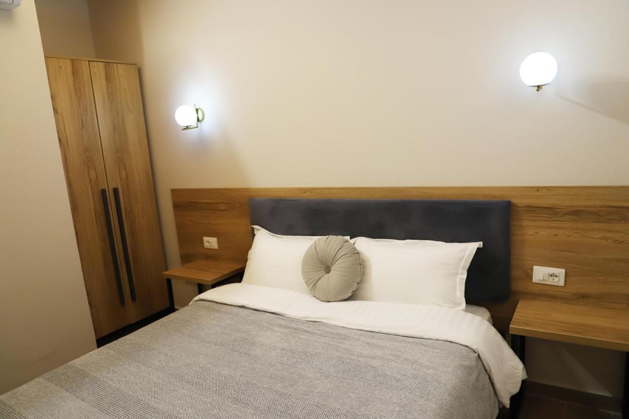 בראט Mili Hotel מראה חיצוני תמונה