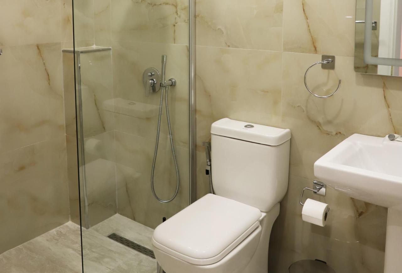 בראט Mili Hotel מראה חיצוני תמונה