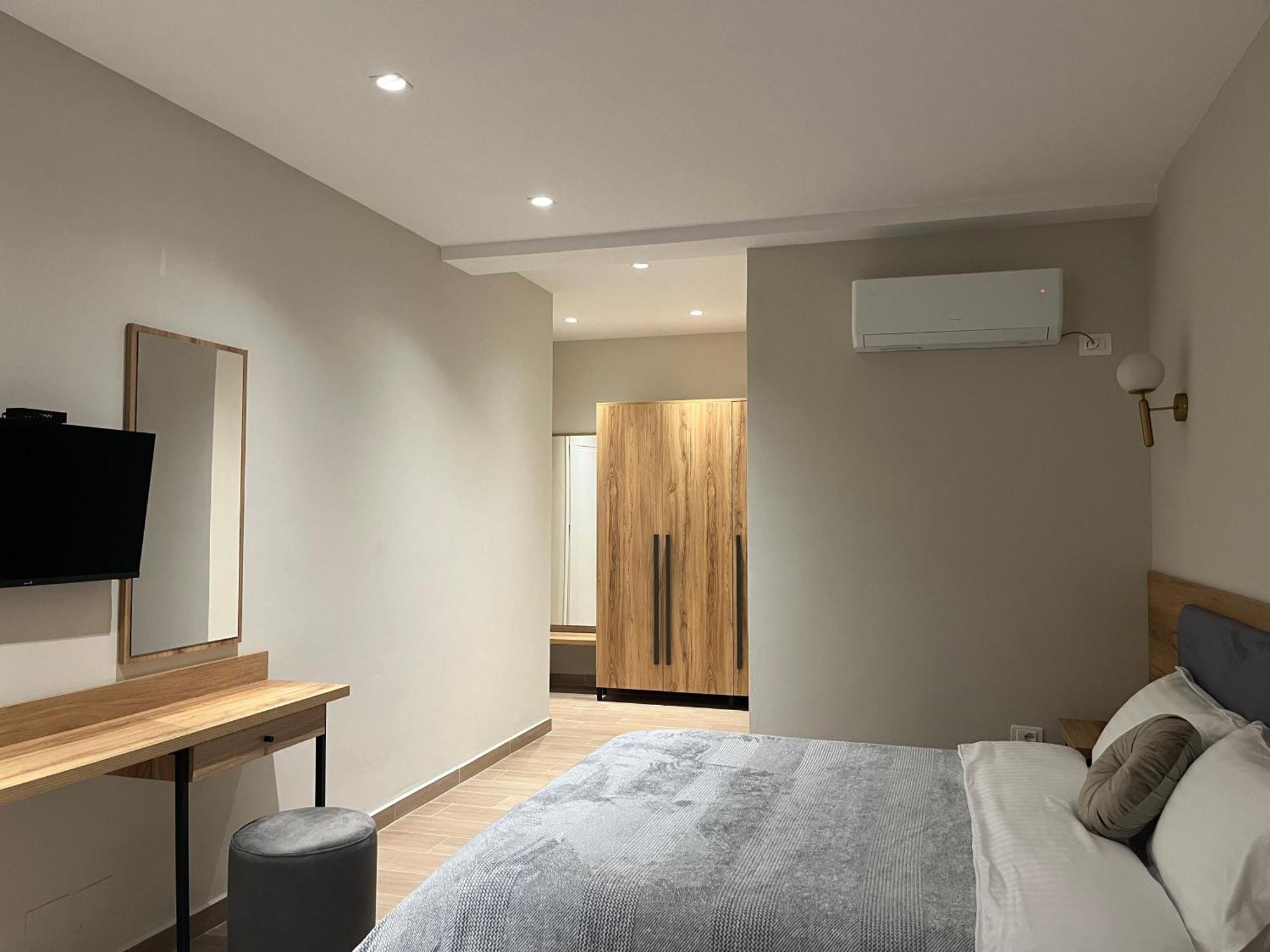 בראט Mili Hotel מראה חיצוני תמונה