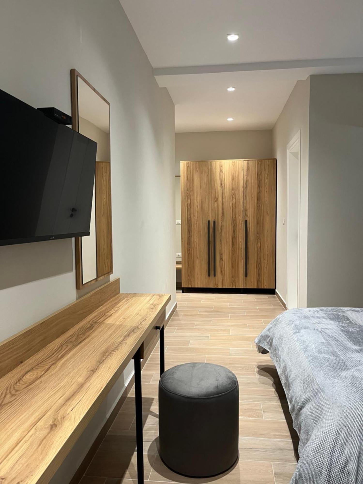 בראט Mili Hotel מראה חיצוני תמונה