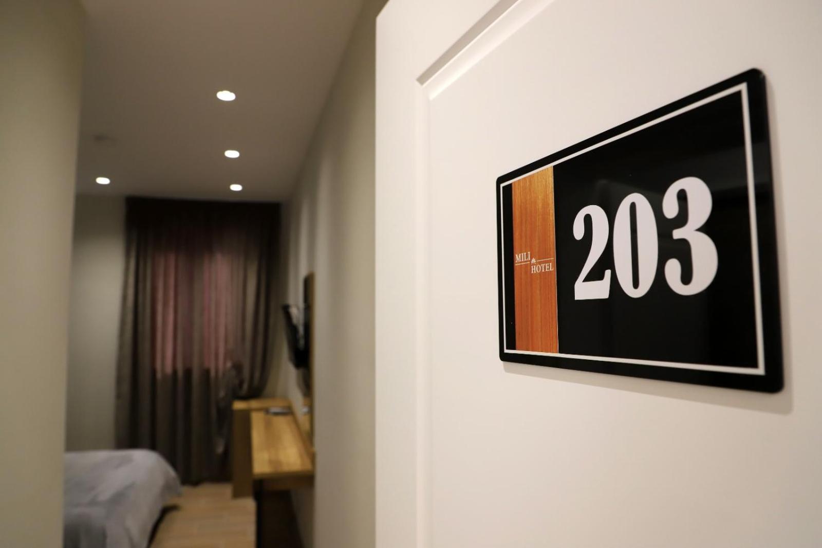 בראט Mili Hotel מראה חיצוני תמונה