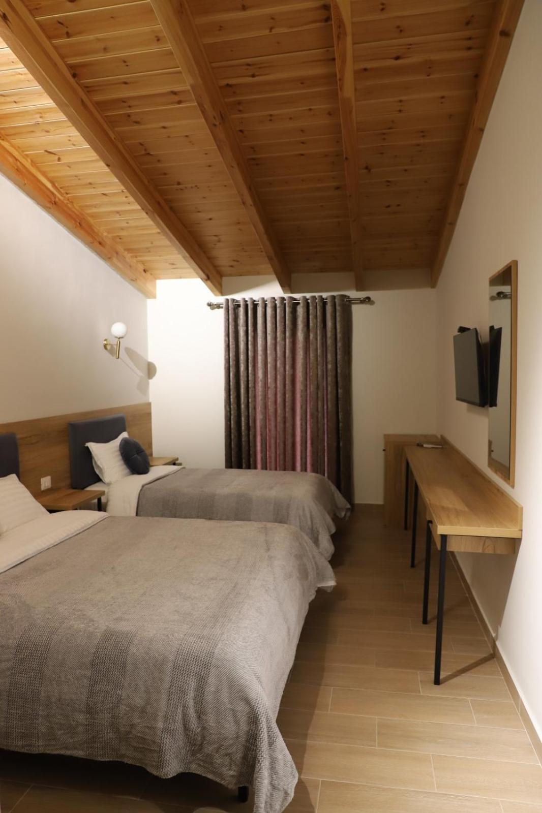 בראט Mili Hotel מראה חיצוני תמונה