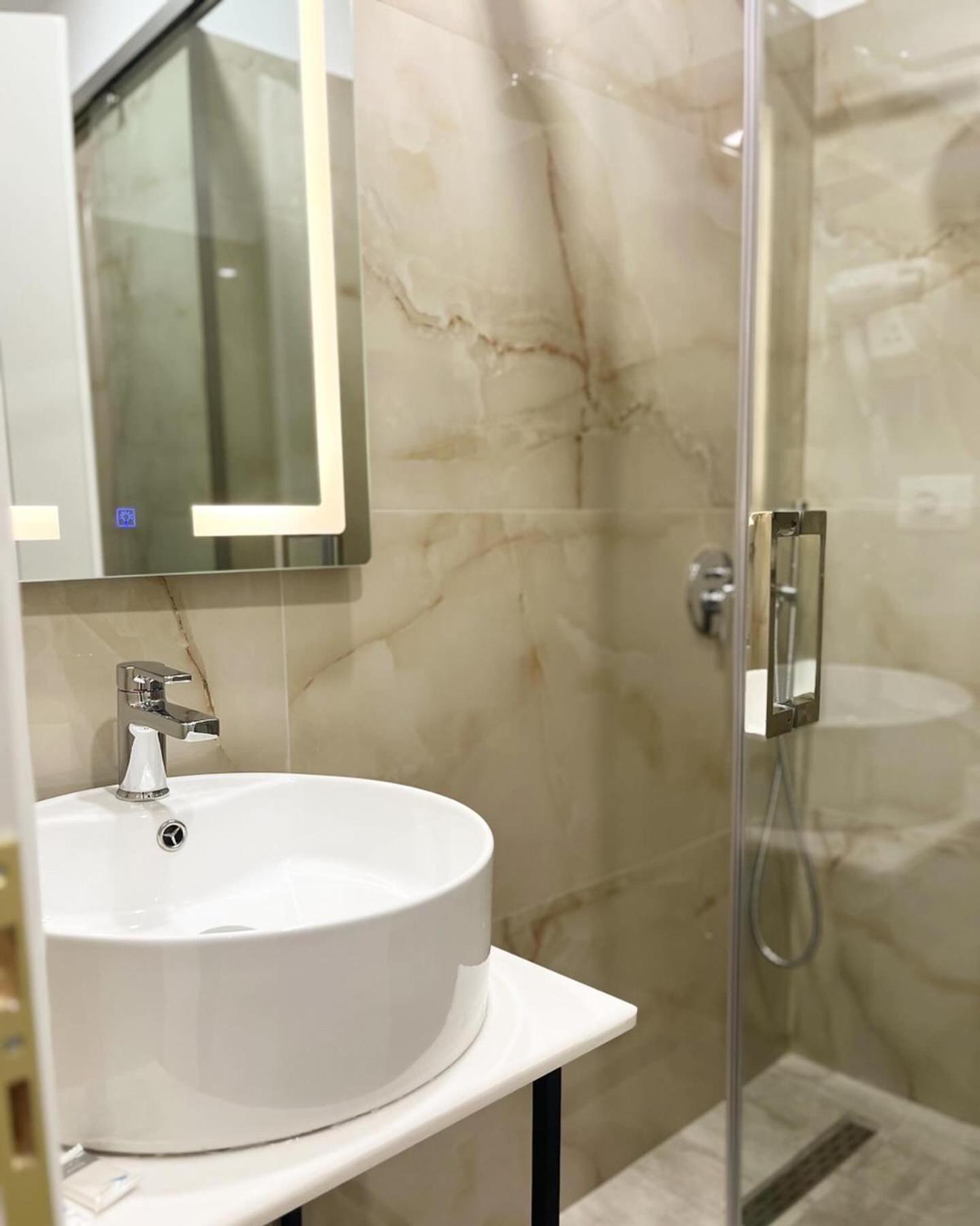 בראט Mili Hotel מראה חיצוני תמונה