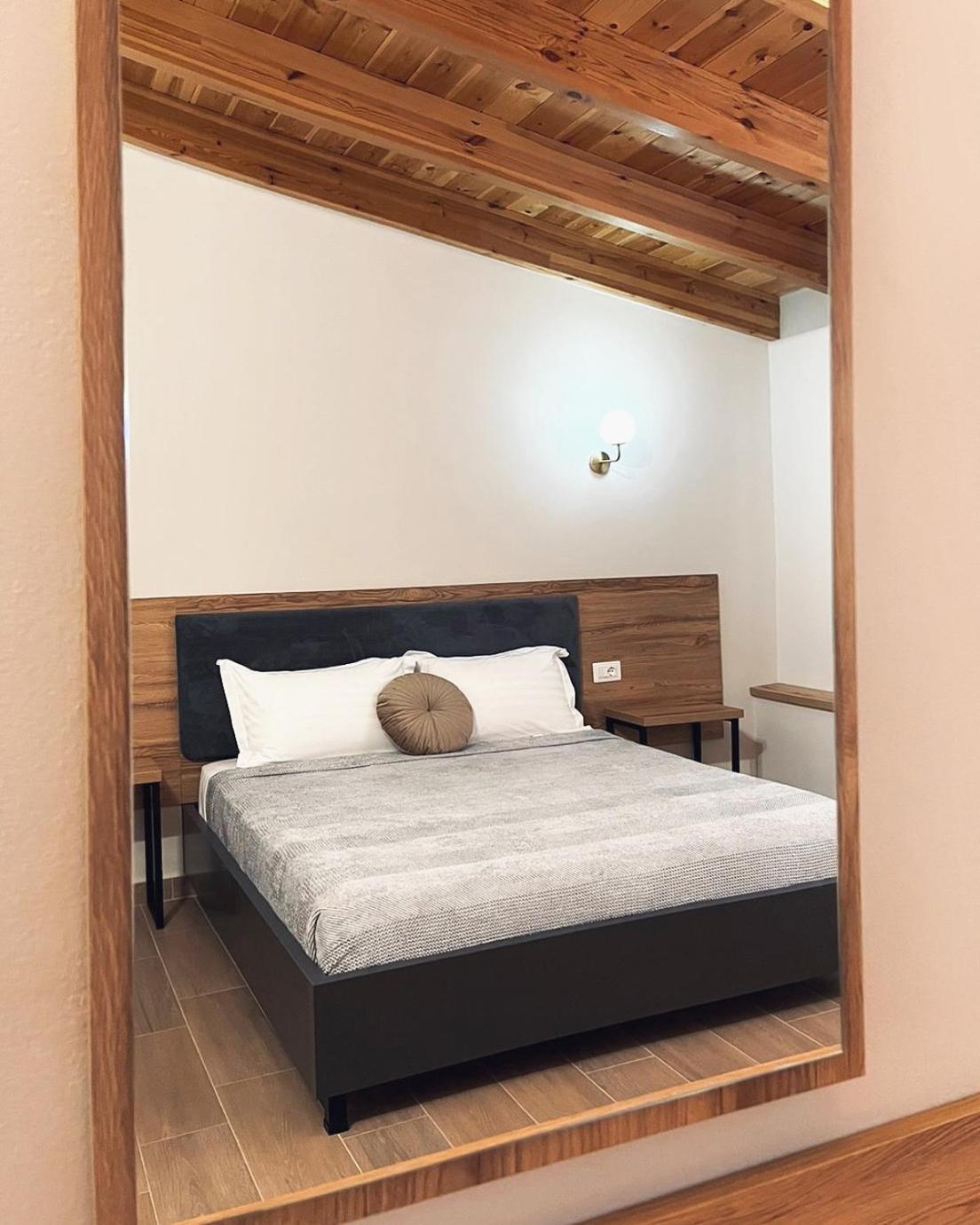 בראט Mili Hotel מראה חיצוני תמונה