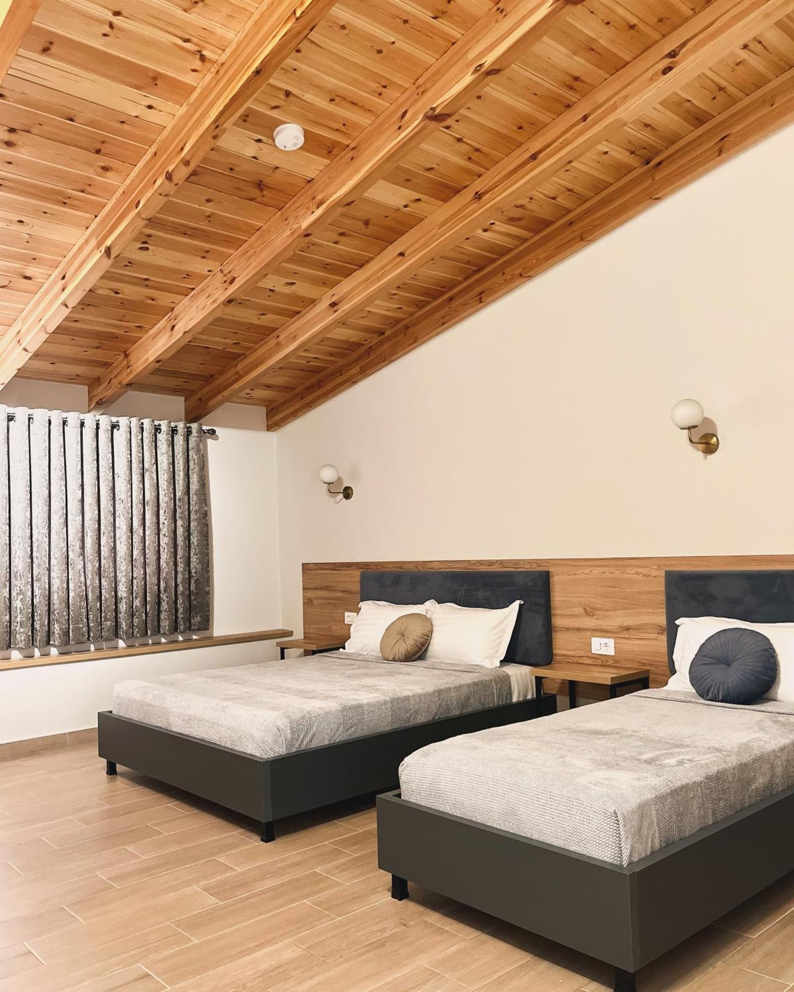 בראט Mili Hotel מראה חיצוני תמונה