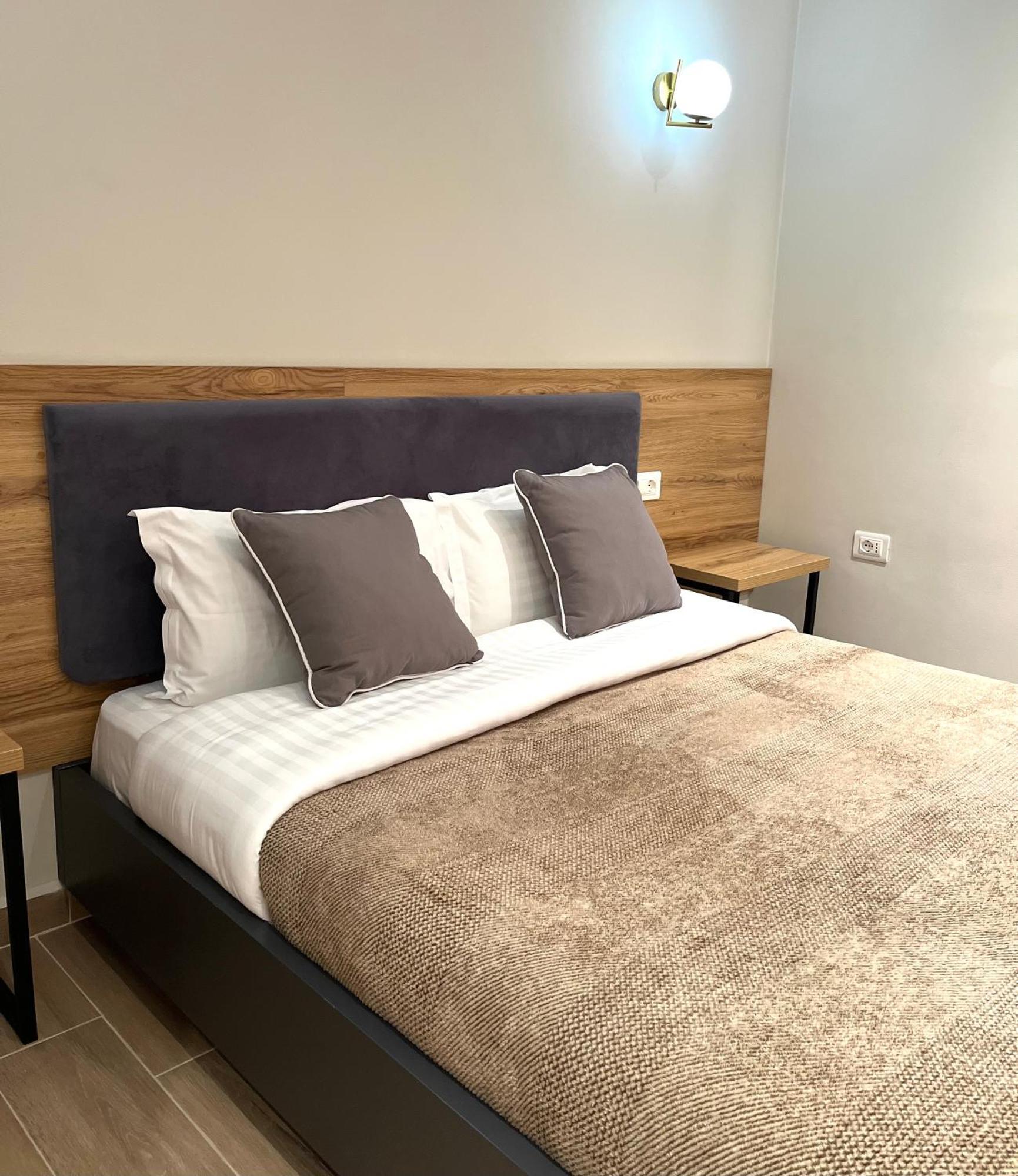 בראט Mili Hotel מראה חיצוני תמונה