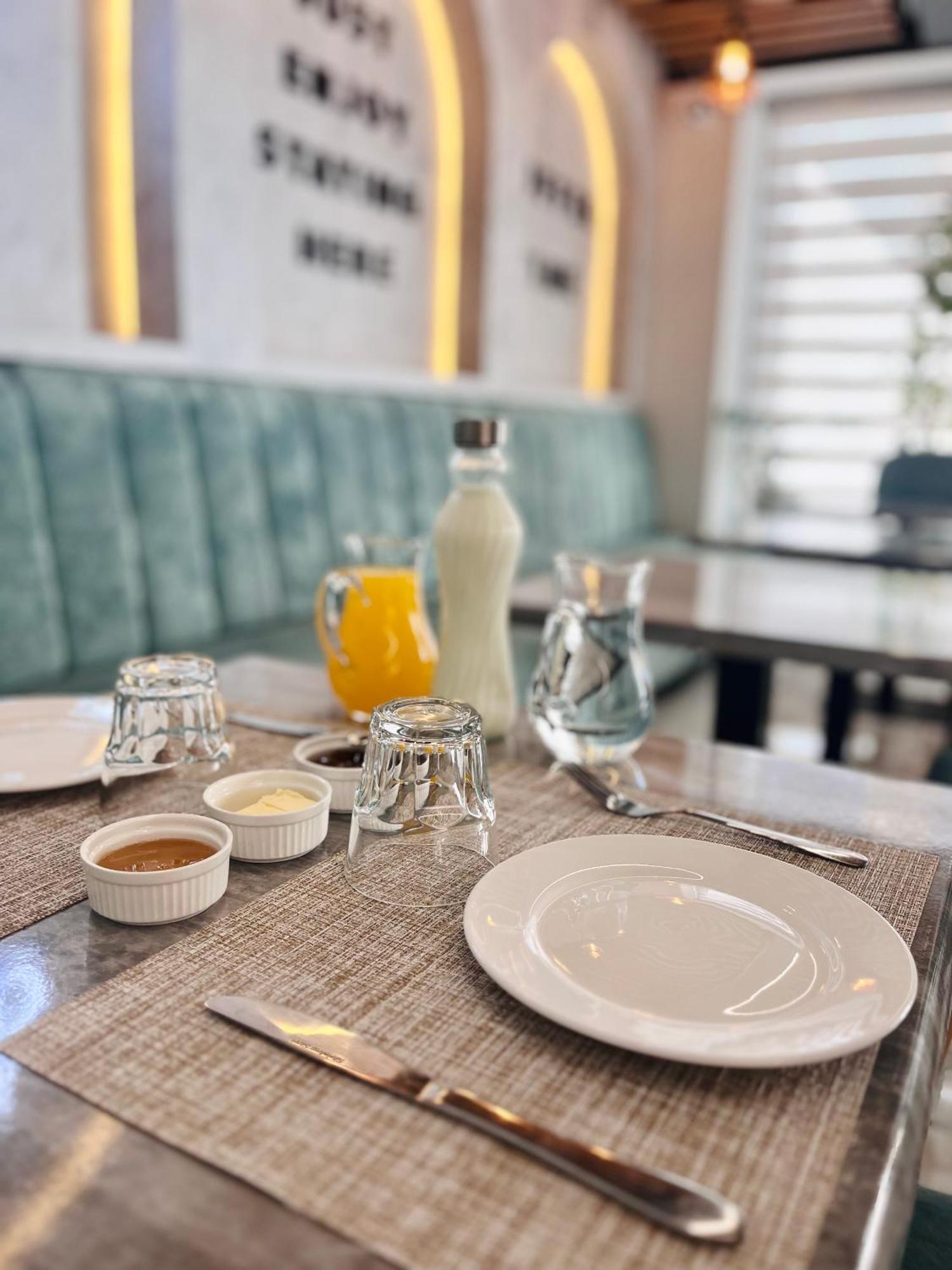 בראט Mili Hotel מראה חיצוני תמונה